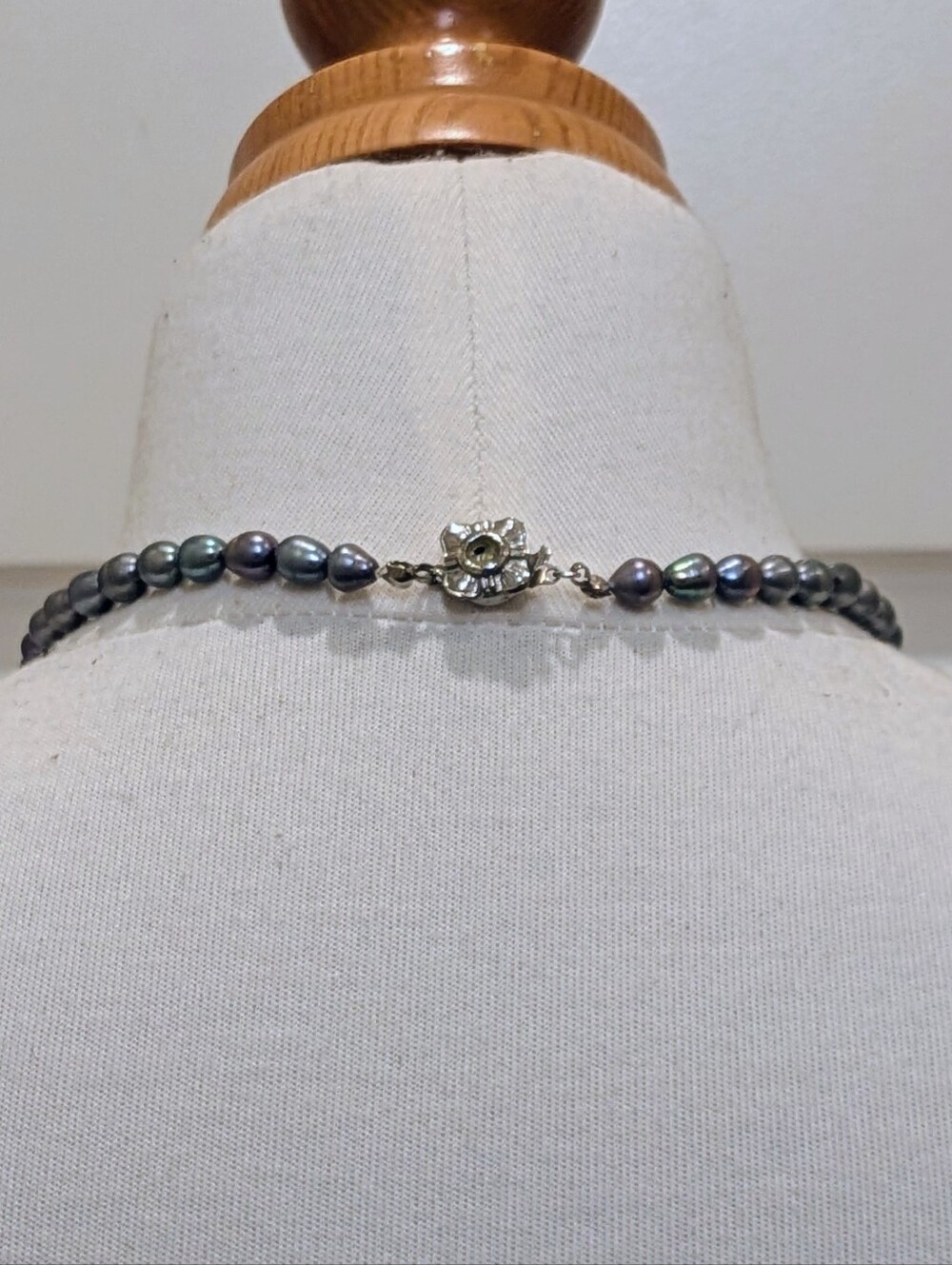 GUC Genuine Black Tahitian Circle Pearl Strand Necklace with Box Clasp - Picture 5 of 8